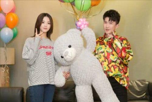 娱乐圈吃瓜素材背景图,揭秘幕后吃瓜大事件